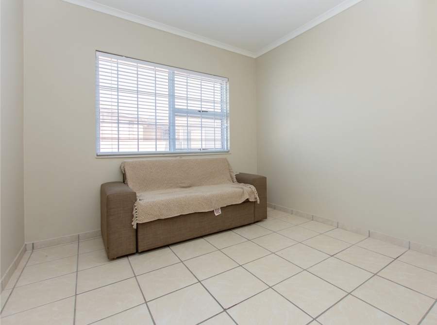 3 Bedroom Property for Sale in Middedorp Western Cape